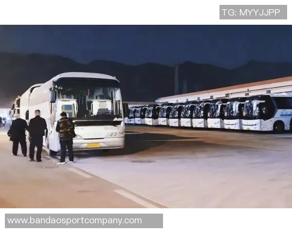 巴黎大巴在毕尔巴鄂遭袭球员们紧急前往机场避险