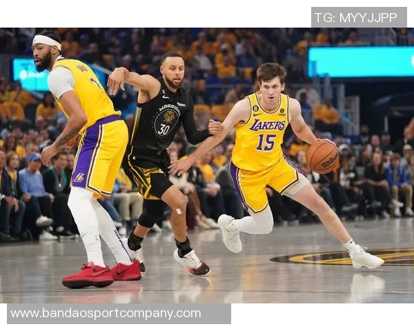 湖人管理层重申里夫斯重要性不会让场均28分球员打替补