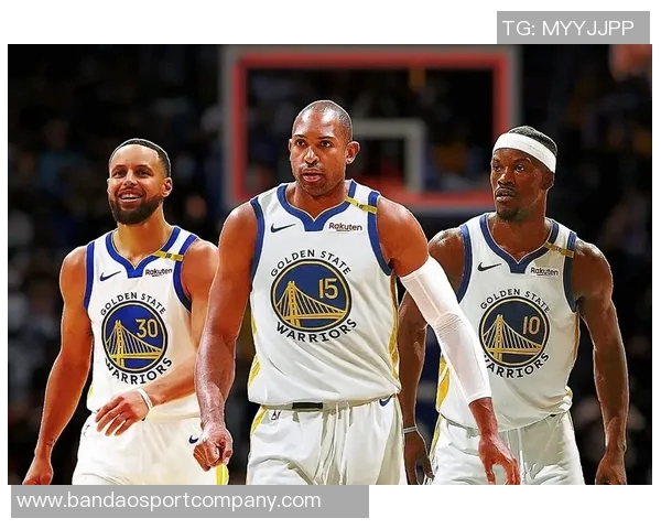 库里盛赞巴特勒训练赛表现出色攻防两端展现统治力 库里盛赞巴特勒训练赛表现出色攻防两端展现统治力