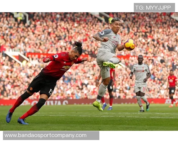 曼联恢复训练双红会首发缺席替补球员积极参与备战