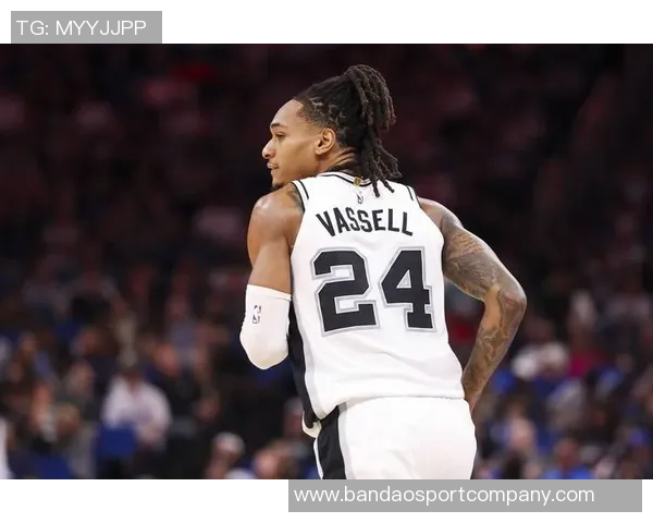 瓦塞尔表现平平三分球失准但仍贡献12分6板助球队稳定发挥