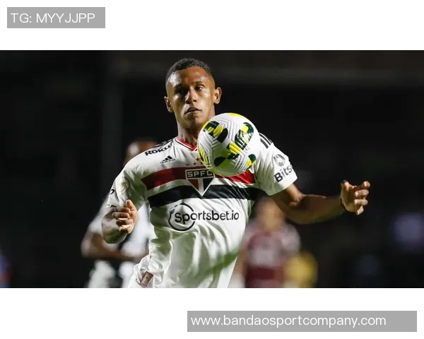 阿尔特塔之子加布里埃尔在阿森纳U17展现锋线才华年仅16岁踢右边锋