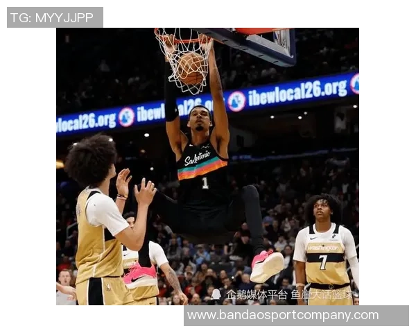 浓眉对战旧主状态回暖15投7中斩获18分9篮板2助攻1封盖