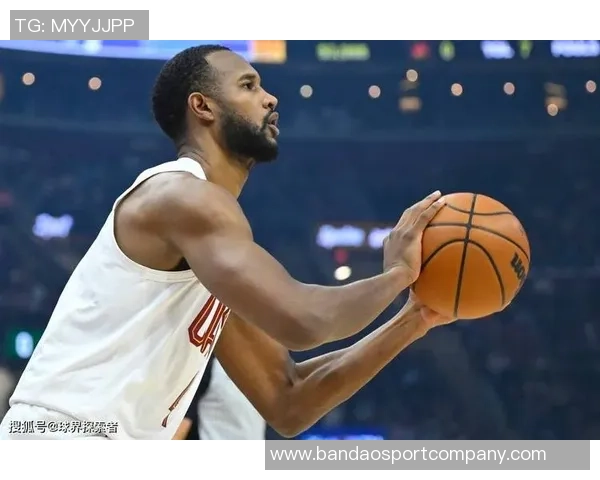 莫布里穿着签名鞋与华子对抗兄弟情深从小一起打AUU