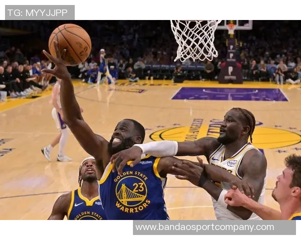 库明加精彩突破虚晃艾顿轻松上篮得分展现超强个人能力