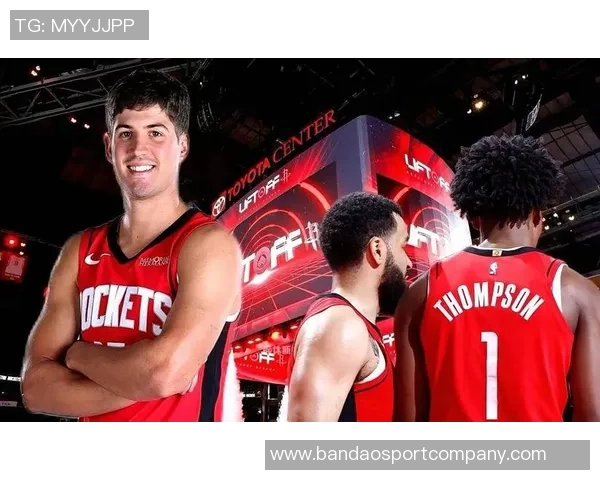 卡梅隆托马斯高效得分表现出色13投8中斩获21分助球队争胜