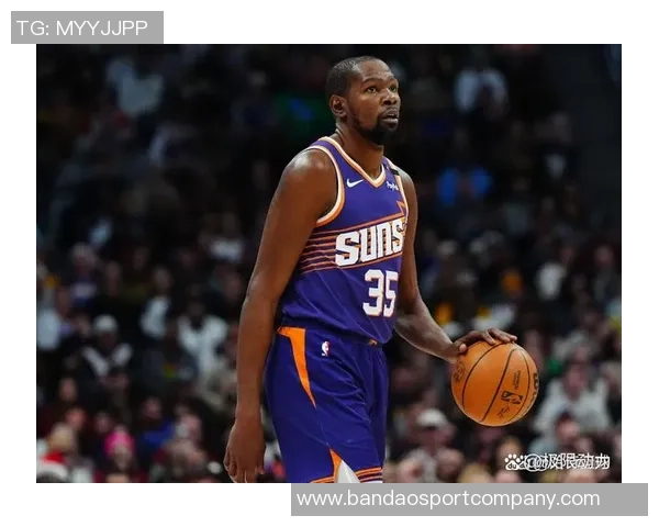 杜兰特表现稳定半场8投5中贡献11分5助攻助力球队争胜