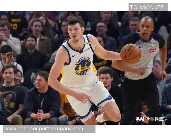 巴特勒半场表现抢眼17分钟内贡献12分2板3助2断展现强大杀伤力