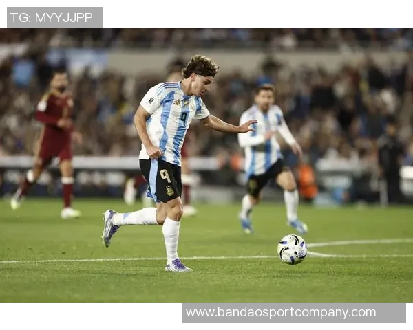 劳塔罗替补双响展现激情每场身穿阿根廷球衣全力以赴